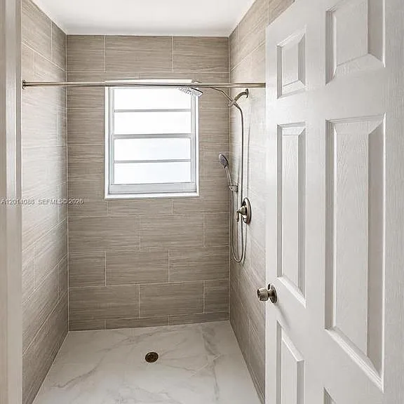 10559 La Placida Dr N — Photo 2