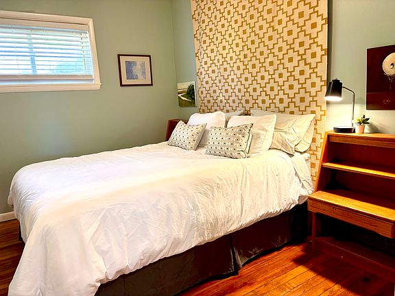 5th image of 246 Grumbach Ave #1