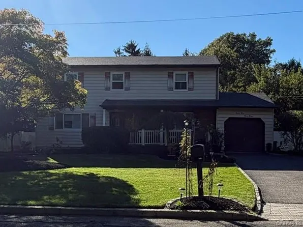 2338 Locust Avenue, Ronkonkoma, NY 11779