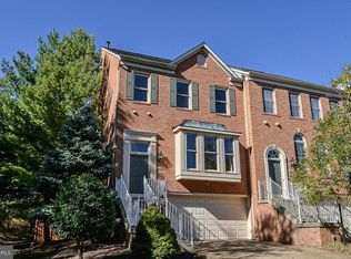 8540 Harvest Oak Dr, Vienna, VA 22182