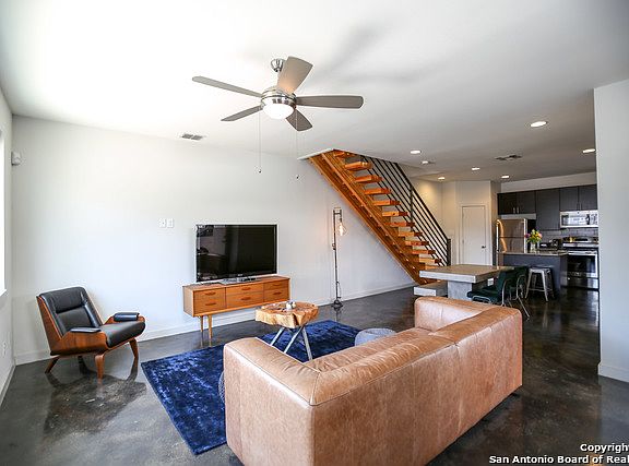 5th image of 119 E Dewey Pl
