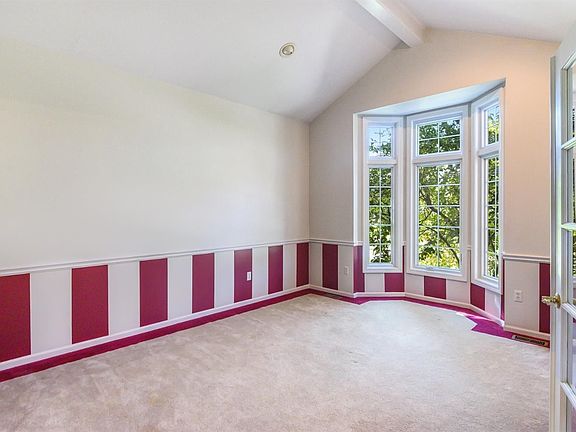 5th image of 589 Nairn Cir