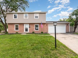 9101 Sycamore Dr, Hickory Hills, IL