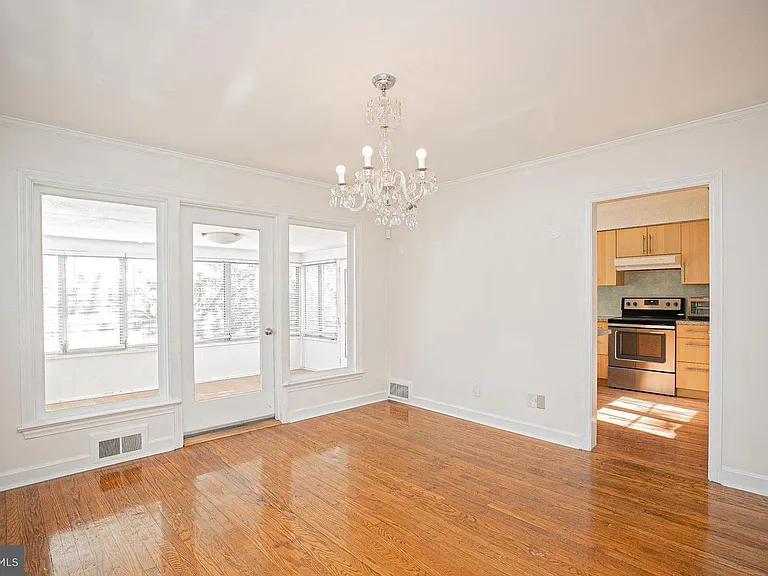 526 Williams Rd — Photo 8