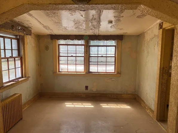 139 Eastern Ave, Essex, MA 01929