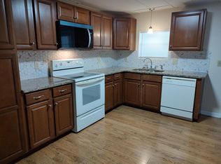 96 Country Gardens Dr #B, Eustis, FL 32726