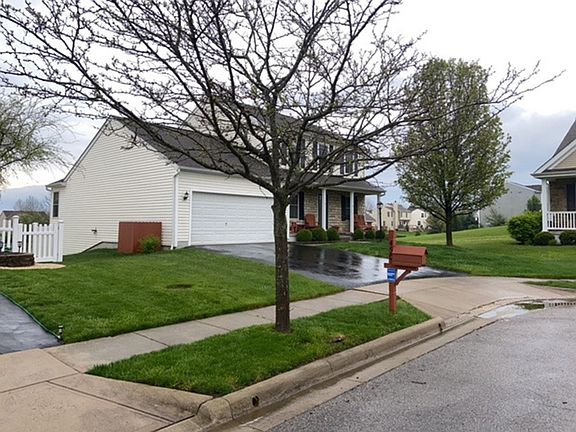 3rd image of 450 Yale Cir