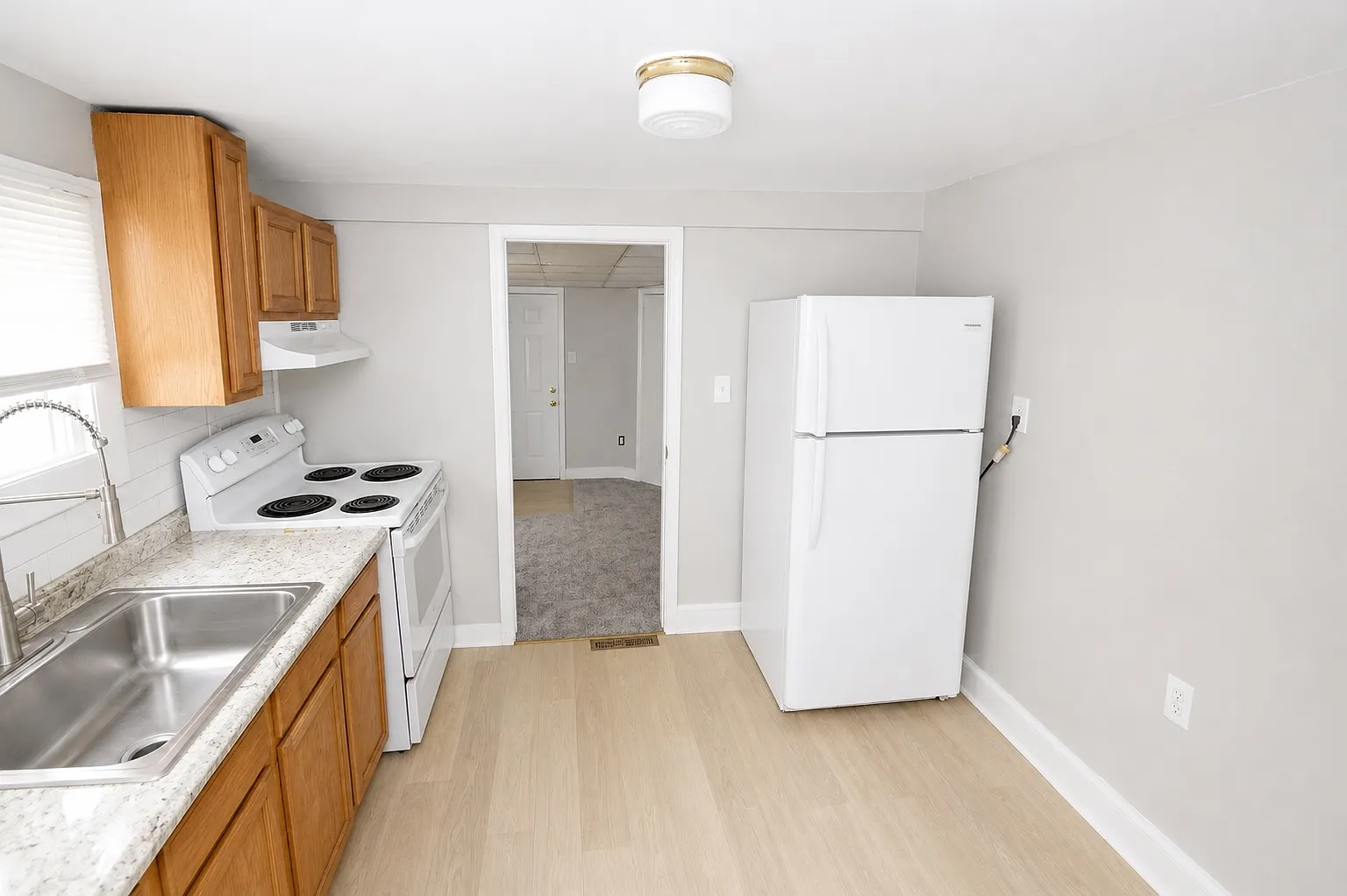 3 bed, 946 sqft, $2,000 — Photo 2