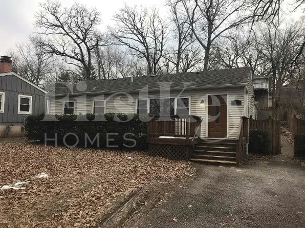 302 Pocahontas Trl, Lake In The Hills, IL 60156