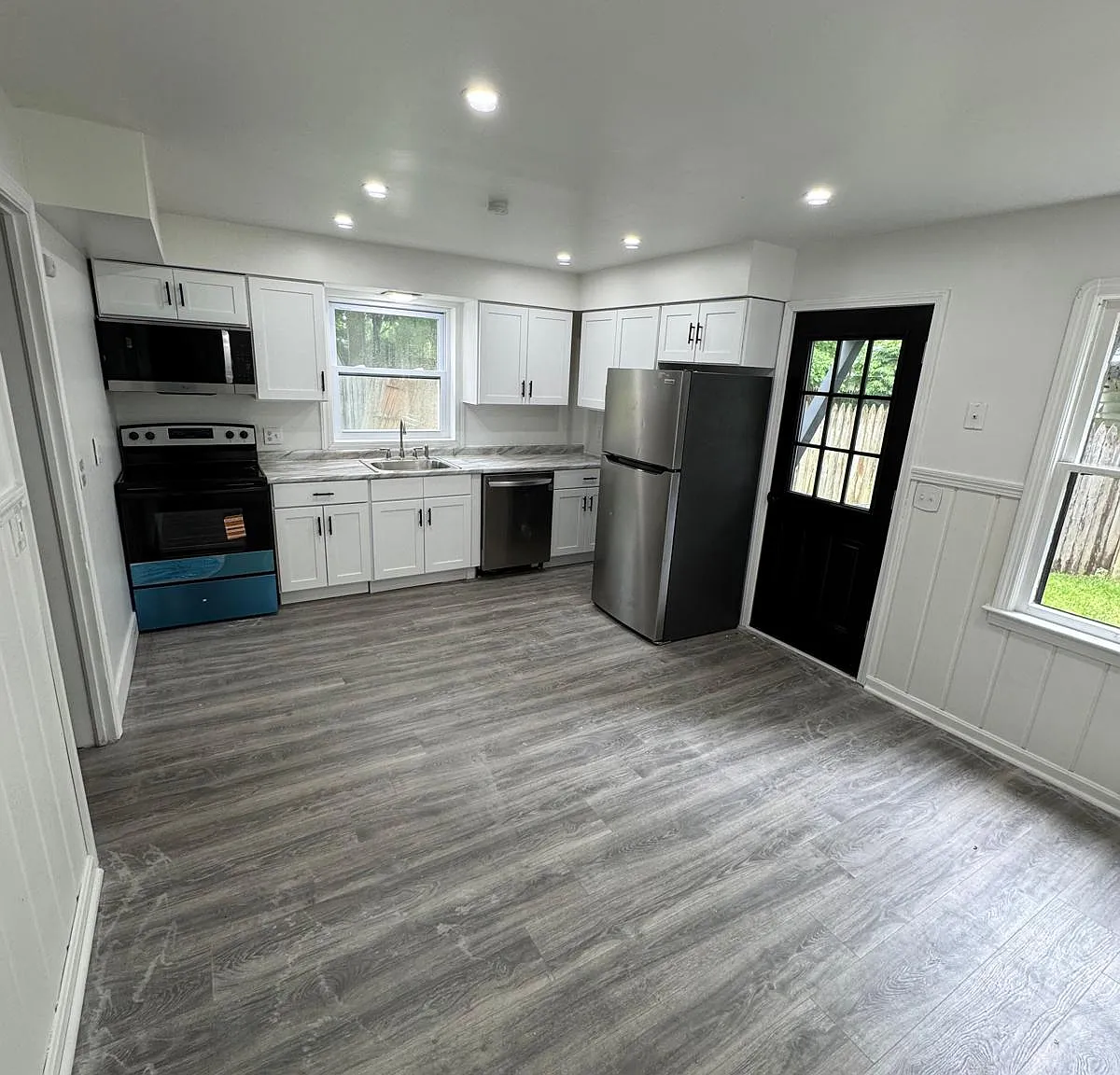 3 bed, 1050 sqft, $1,695 — Photo 3
