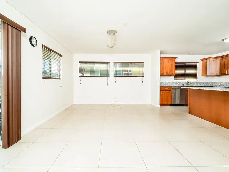 37 Cypress Ave #D — Photo 4