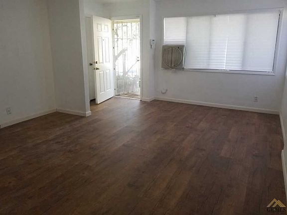 3rd image of 665 Acacia Ave