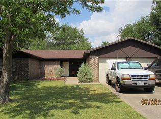 1008 Hill Top Pass, Benbrook, TX 76126