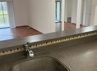 3399 Foxcroft Rd APT 104, Hollywood, FL 33025