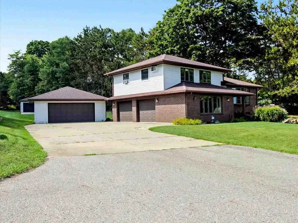1092 Lac Vue Rd, Boyne City, MI 49712