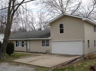 906 N Locust St, Carrollton, MO 64633