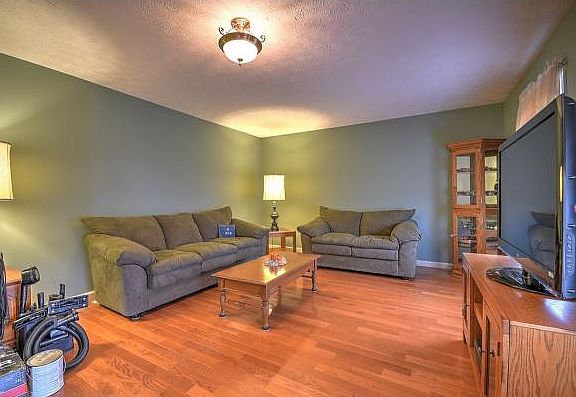 2nd image of 699 Rock Springs Dr