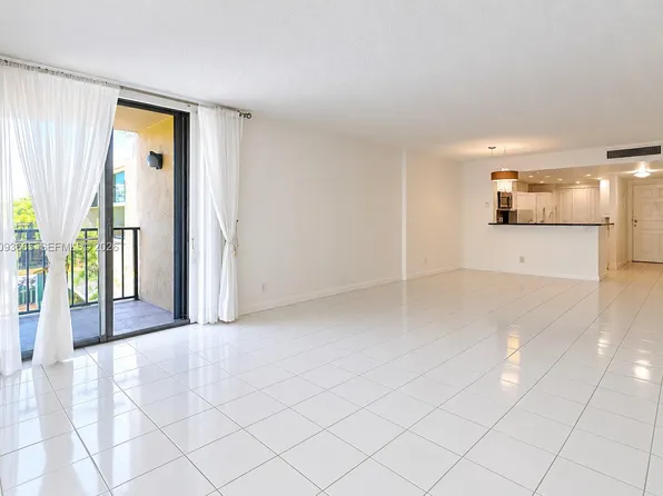 3581 S Ocean Blvd APT 2D, South Palm Beach, FL 33480