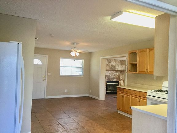 5th image of 1304 Lakewood Dr