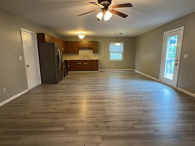 1600 Maureen Ct — Photo 10