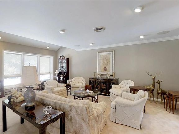 5th image of 128 Pine Glen Dr