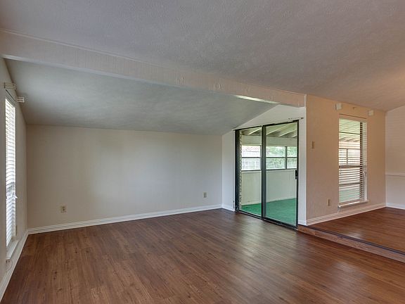 4th image of 804 Forest Glen Dr
