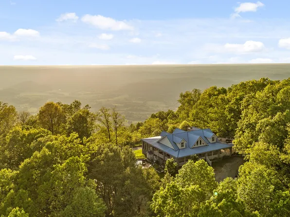 1938 Holloway Ridge Rd, Spring City, TN 37381