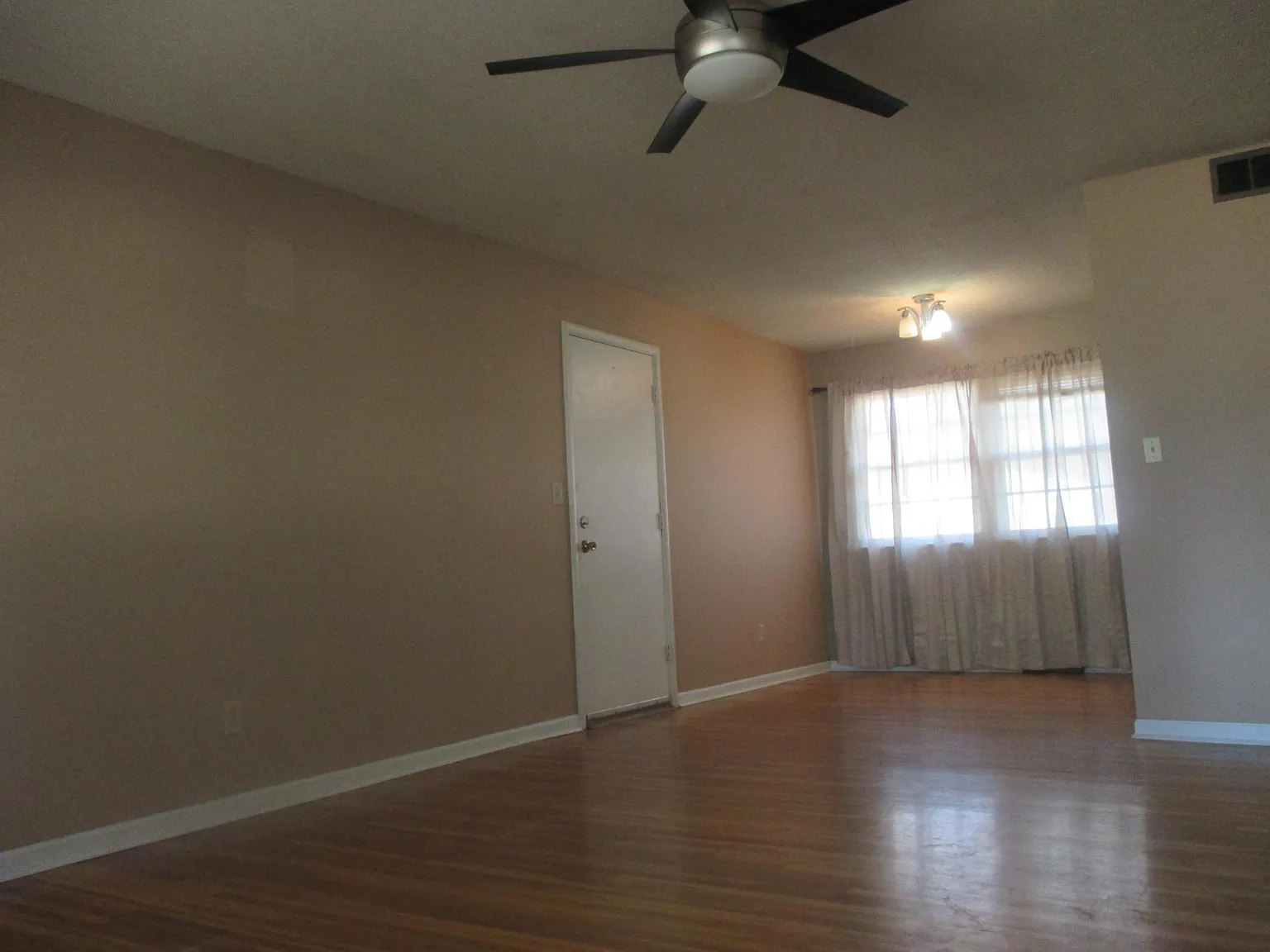 3 bed, 1000 sqft, $1,000 — Photo 3