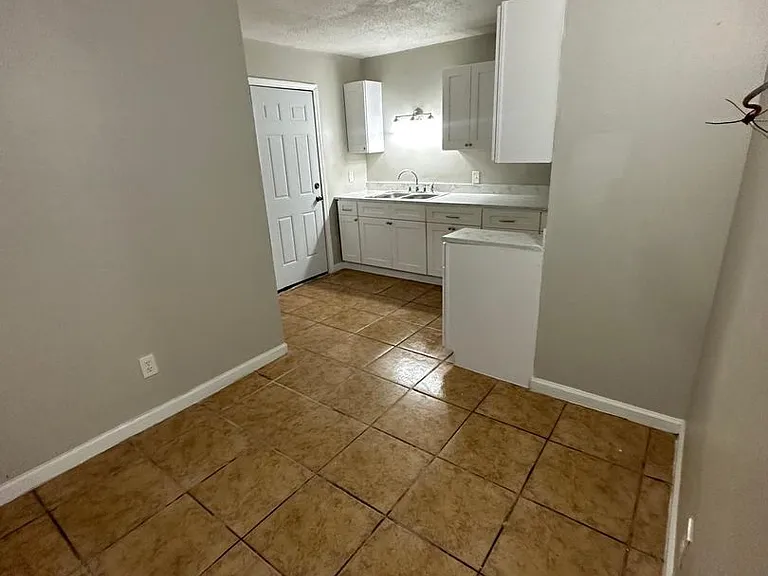 2851 Sophia St — Photo 23