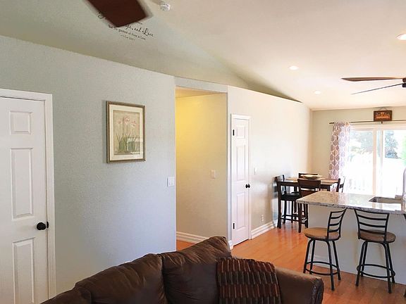 5th image of 924 Valley Oak Dr