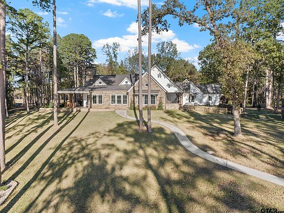 2nd image of 400 Lost Pines Ln