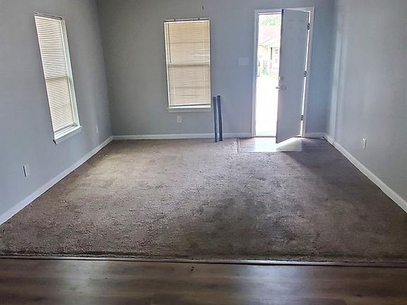 3rd image of 4126 Sayers St