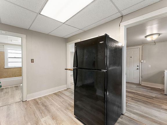 5th image of 3751 Swift St