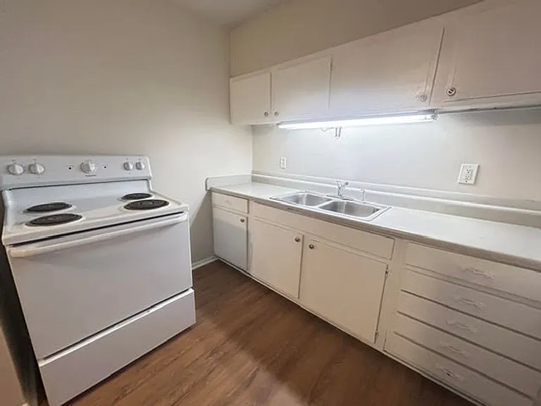 Cedar Chase Apartments — Photo 13