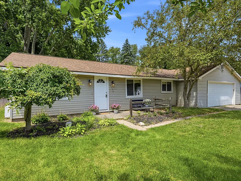 3130 Greenlawn Ave — Photo 1