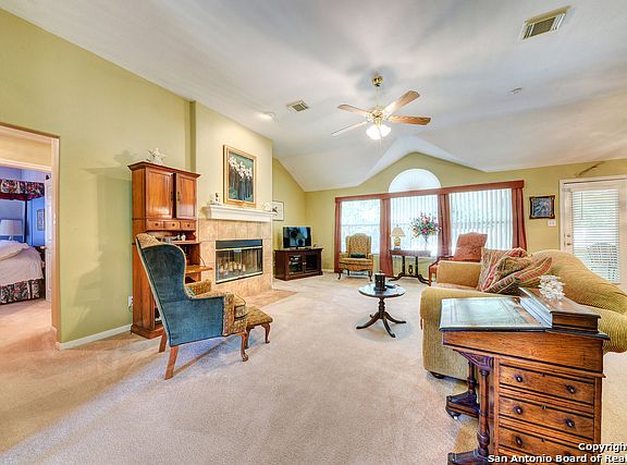 4th image of 415 Deer Creek Dr