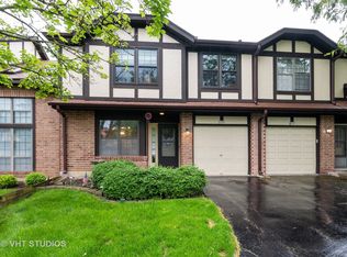 335 Country Ridge Ln, Bloomingdale, IL 60108