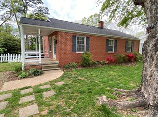 2333 Hiawatha Dr, Greensboro, NC 27408