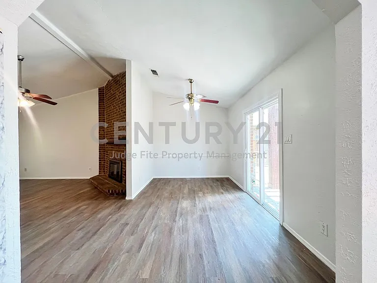 1308 Mistywood Ln — Photo 5