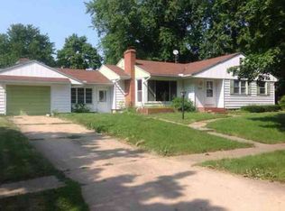 204 E 1st St, Lostant, IL 61334