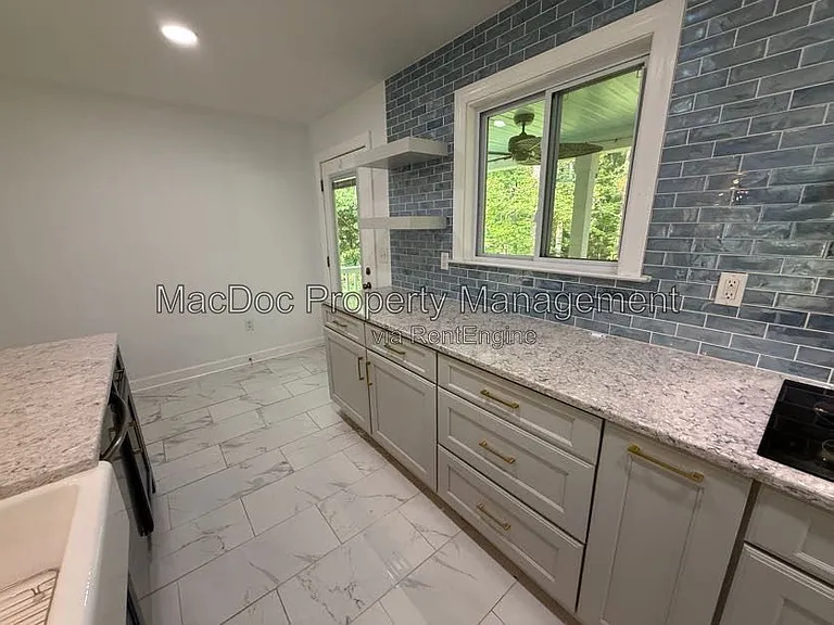 428 Ingleside Dr — Photo 18