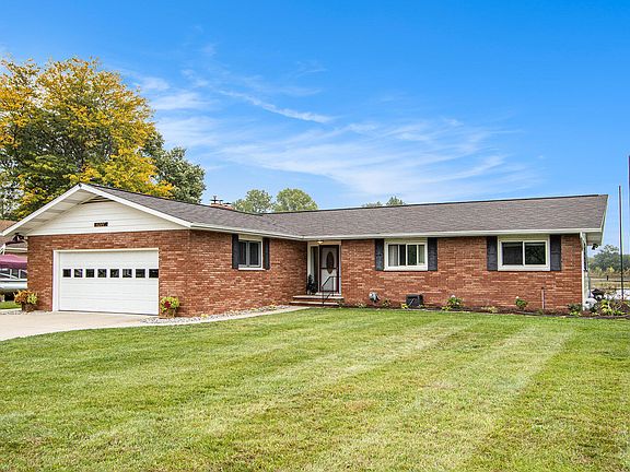 3rd image of 4399 Waterview Dr