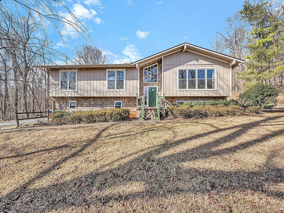 1st image of 221 Summer Cir