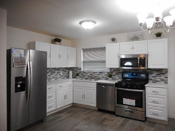 5th image of 3628 Castle Hills Dr