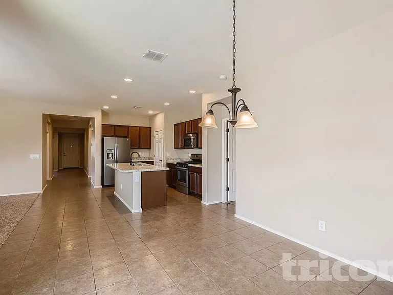 16833 W Moreland St — Photo 4