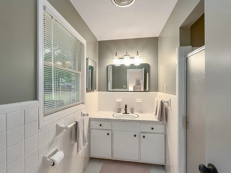 128 Laurie Cir — Photo 24