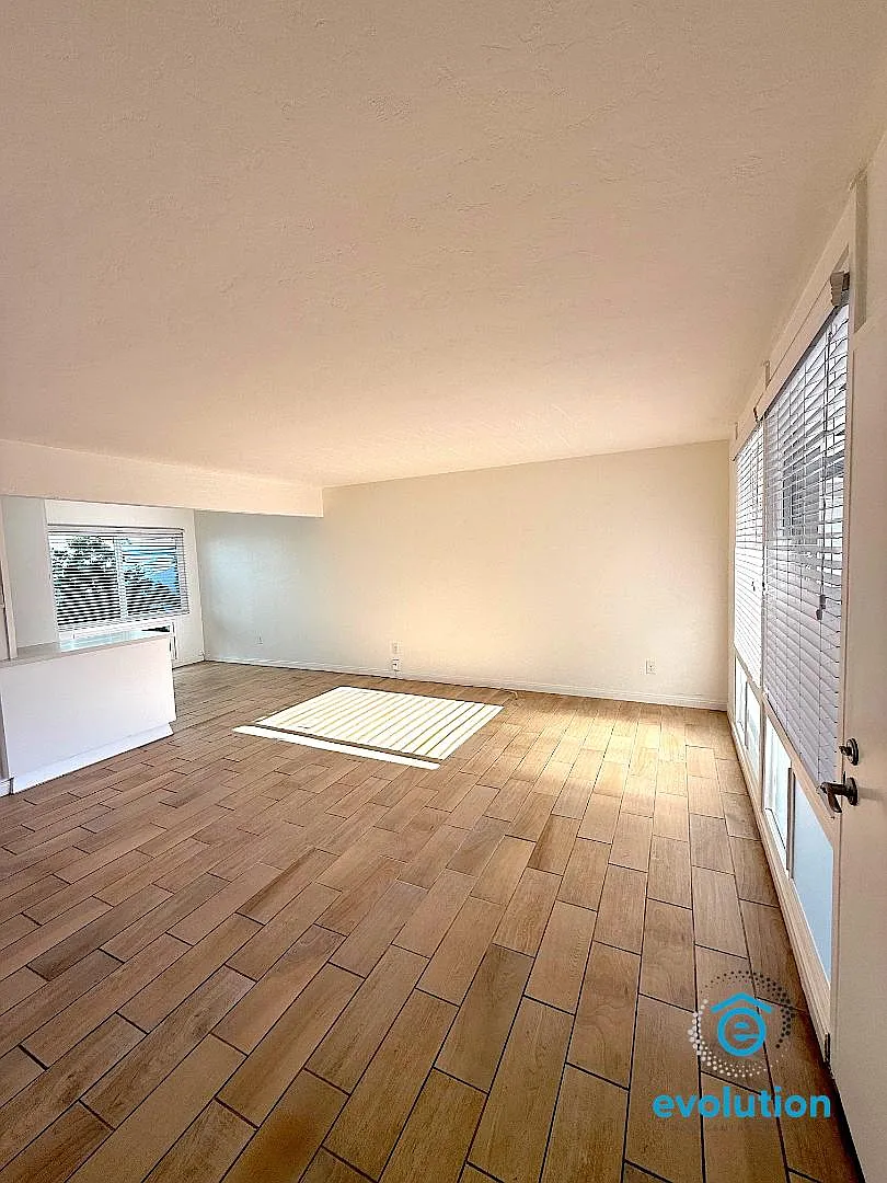 1111 Adella Ave - Unit I — Photo 1