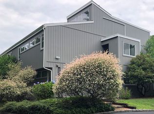 514 Pantigo Rd APT 31, East Hampton, NY 11937