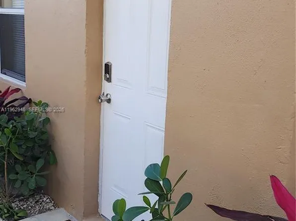 1025 NW 3rd Ave #1, Fort Lauderdale, FL 33311