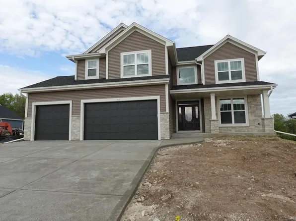 511 Woodside COURT, West Bend, WI 53095